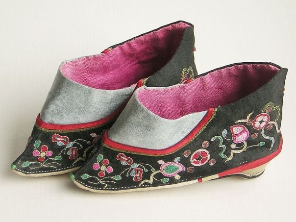 Lotus shoes – Pair with coins, peaches and butterflies - (1063)